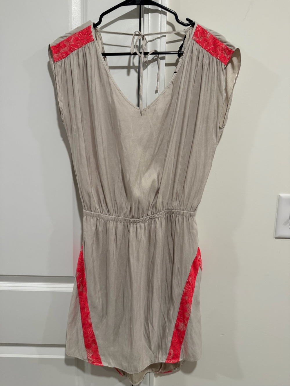 EXPRESS V-Neck Dress with pink Lace Trim Size M